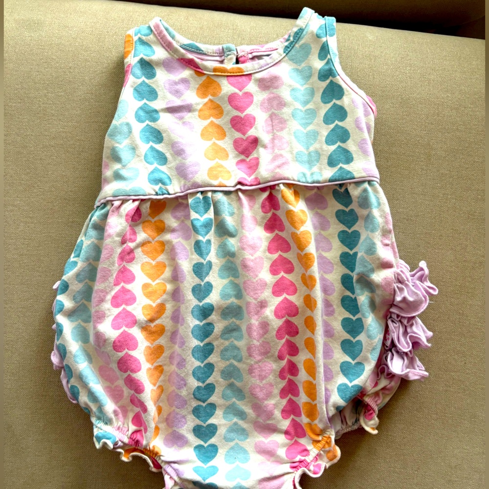 Ruffle butts ombré hearts bubble